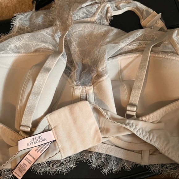 Victoria Secrets intimates Champagne colored halter bra. 38C - Picture 2 of 3